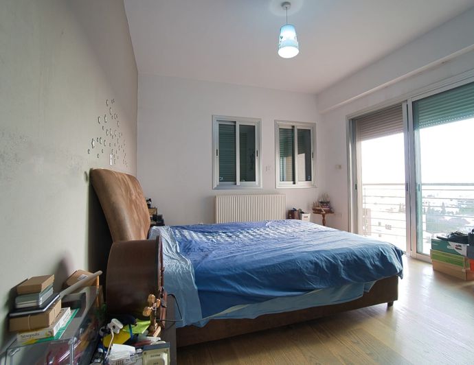 Image No.8-5 Bed House for sale