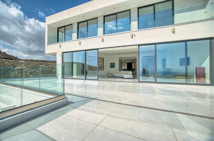 Image No.6-8 Bed House for sale