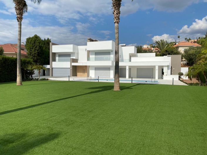 Image No.1-4 Bed House for sale