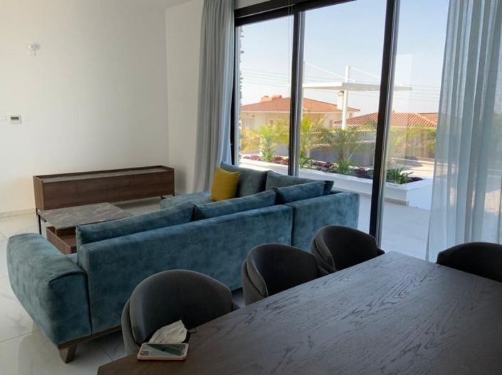 Image No.2-4 Bed House for sale