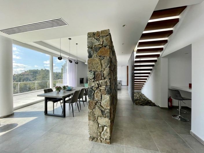 Image No.2-5 Bed House for sale