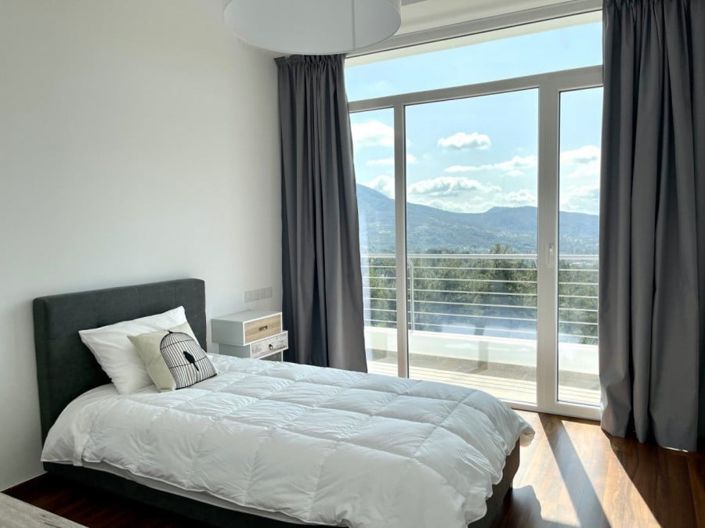 Image No.9-5 Bed House for sale