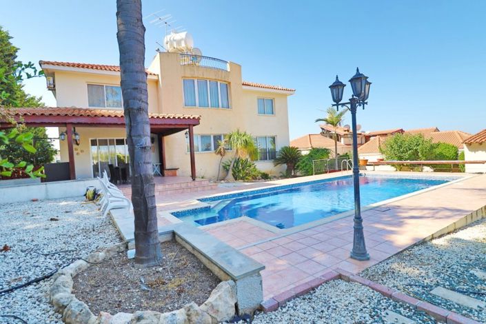 Image No.1-4 Bed House for sale