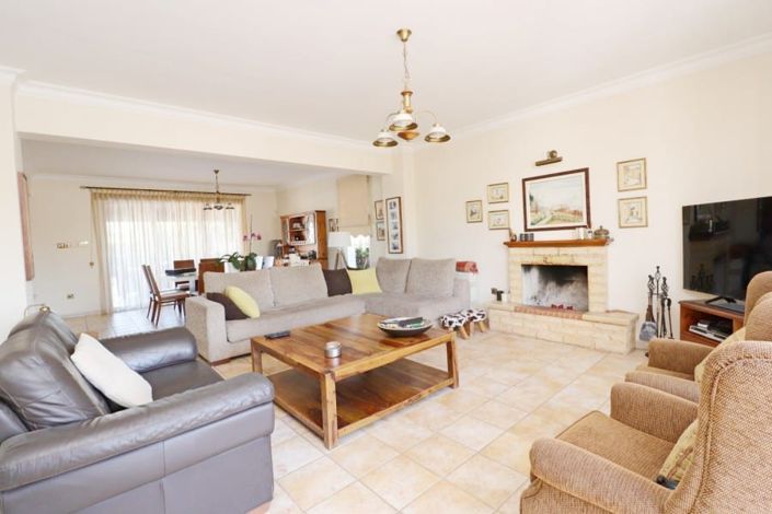 Image No.2-4 Bed House for sale