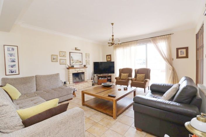 Image No.8-4 Bed House for sale