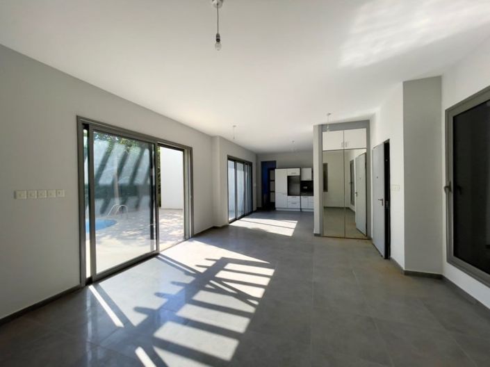 Image No.10-Maison de 6 chambres à vendre à Agios Tychonas