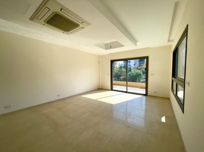 Image No.4-Maison de 6 chambres à vendre à Agios Tychonas