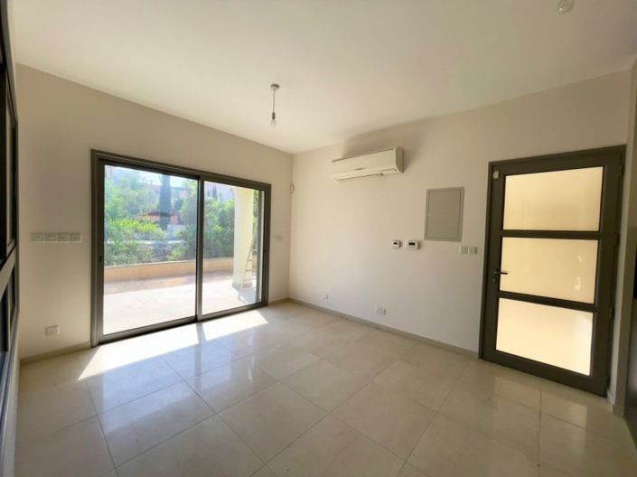 Image No.5-Maison de 6 chambres à vendre à Agios Tychonas