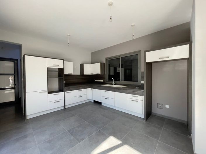 Image No.8-Maison de 6 chambres à vendre à Agios Tychonas