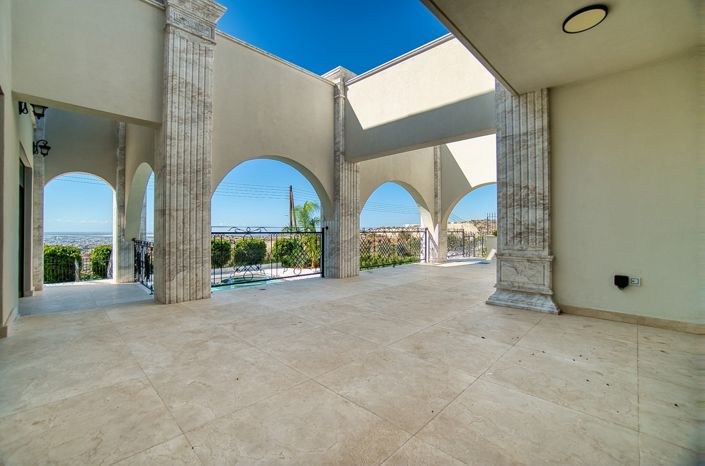 Image No.7-5 Bed House for sale