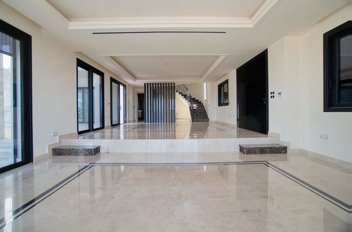 Image No.8-5 Bed House for sale