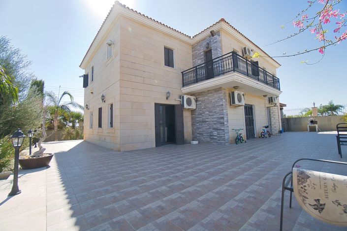 Image No.2-Maison de 5 chambres à vendre à Ypsonas