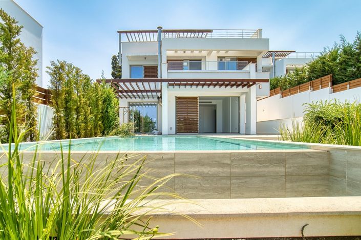 Image No.1-4 Bed House for sale