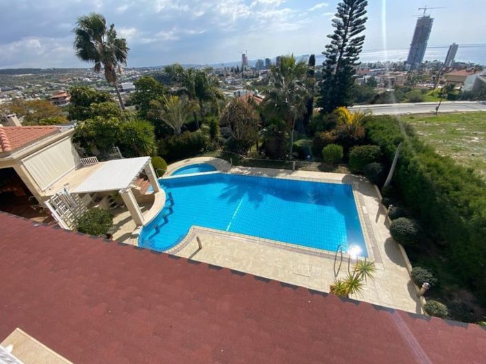 Image No.1-5 Bed House for sale