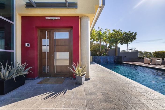 Image No.8-6 Bed House for sale