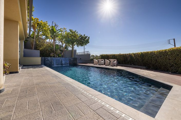 Image No.9-6 Bed House for sale