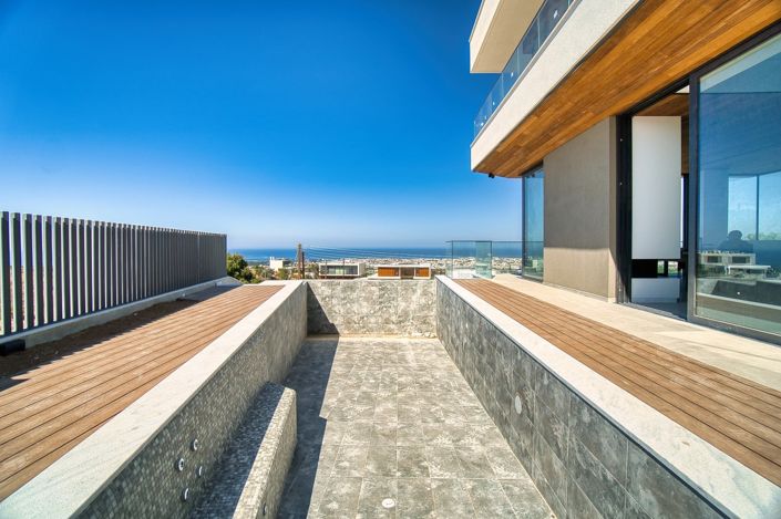 Image No.1-7 Bed House for sale