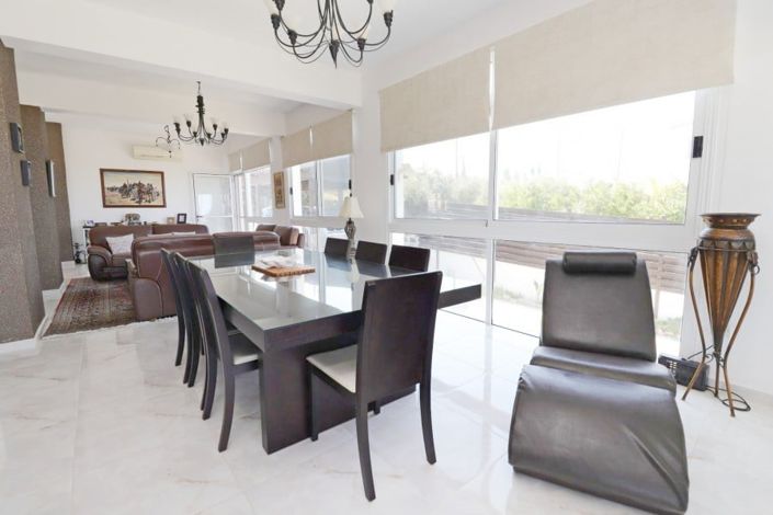 Image No.10-5 Bed House for sale