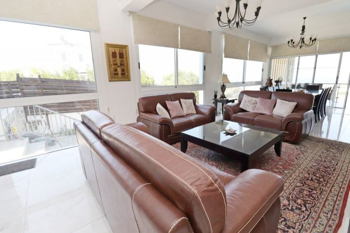 Image No.7-5 Bed House for sale