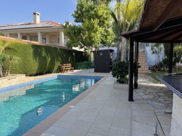 Image No.2-Maison de 5 chambres à vendre à Kalogirou