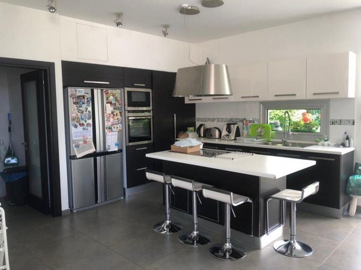 Image No.1-3 Bed House for sale