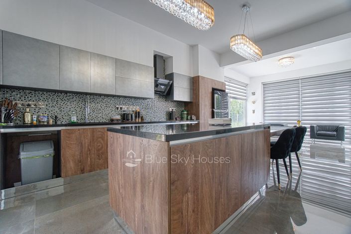 Image No.6-3 Bed House for sale