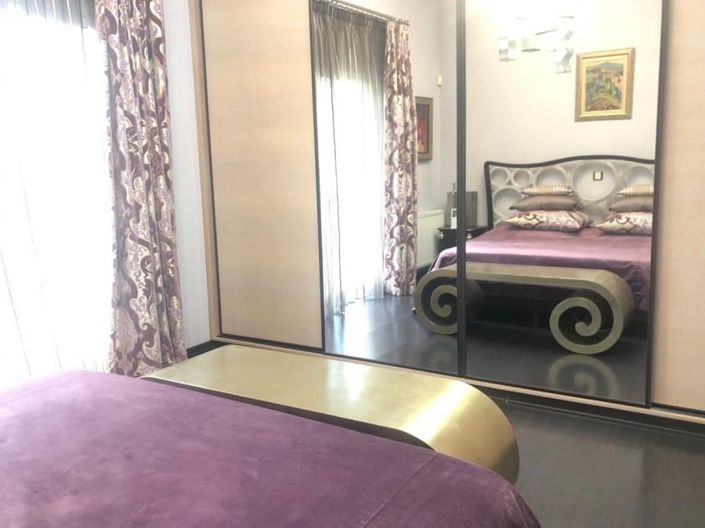 Image No.8-4 Bed House for sale