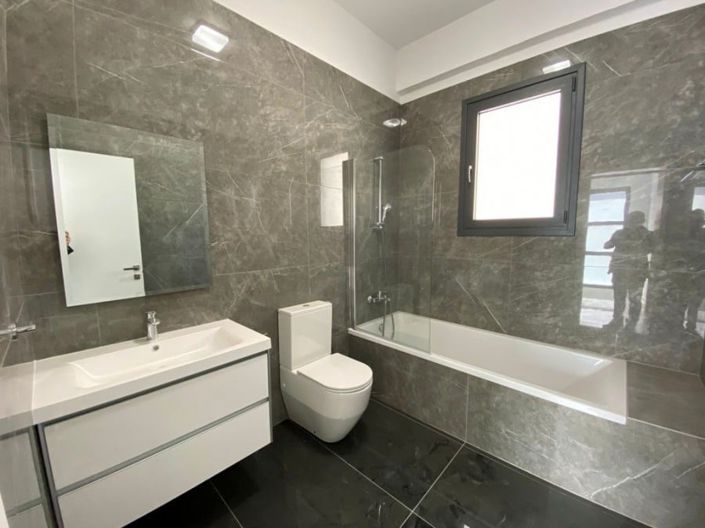 Image No.10-2 Bed House for sale