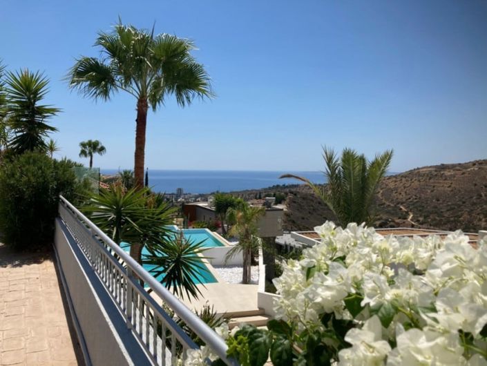 Image No.2-Maison de 4 chambres à vendre à Agios Tychonas