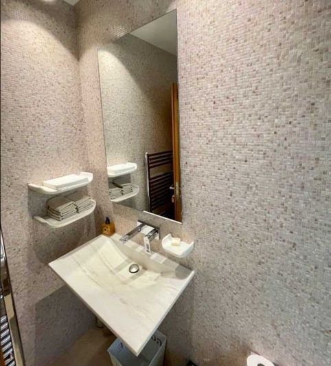 Image No.9-5 Bed House for sale