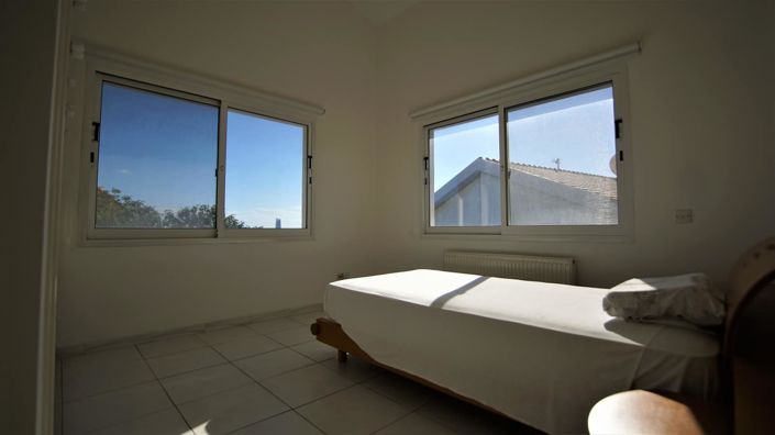 Image No.8-3 Bed House for sale