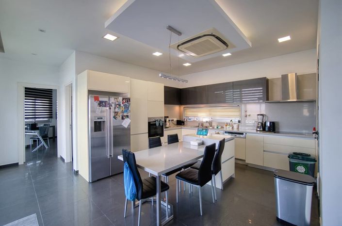 Image No.2-5 Bed House for sale