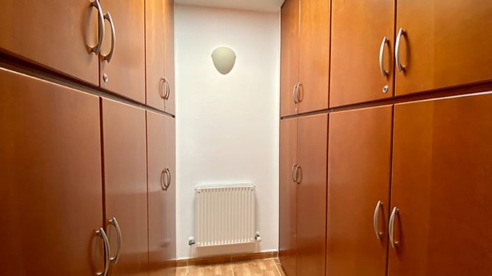 Image No.10-4 Bed House for sale