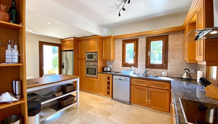 Image No.3-4 Bed House for sale