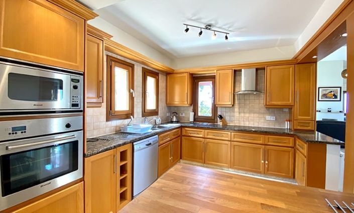 Image No.8-4 Bed House for sale