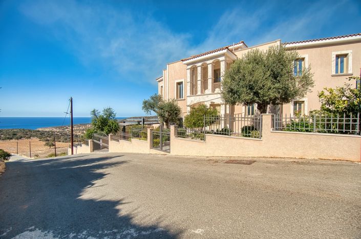 Image No.2-6 Bed House for sale