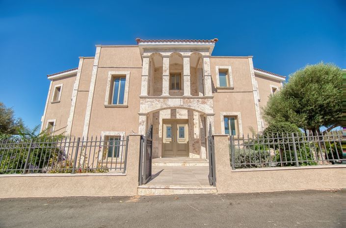 Image No.2-5 Bed House for sale