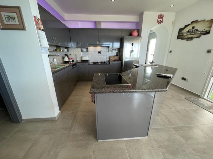 Image No.7-3 Bed House for sale