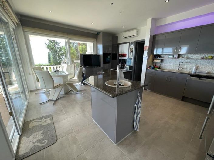 Image No.8-3 Bed House for sale