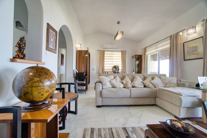 Image No.8-3 Bed House for sale