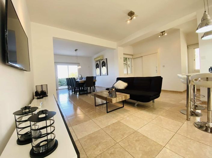 Image No.10-5 Bed House for sale