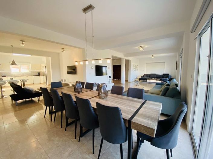 Image No.9-5 Bed House for sale