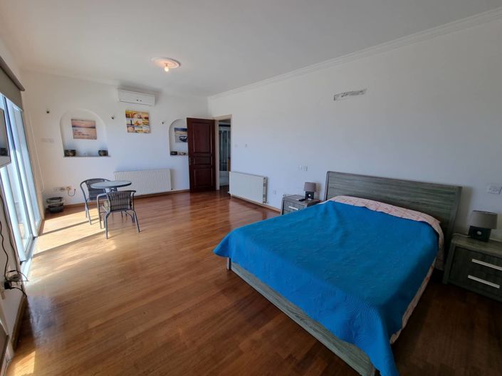 Image No.2-Maison de 9 chambres à vendre à Agia Fyla