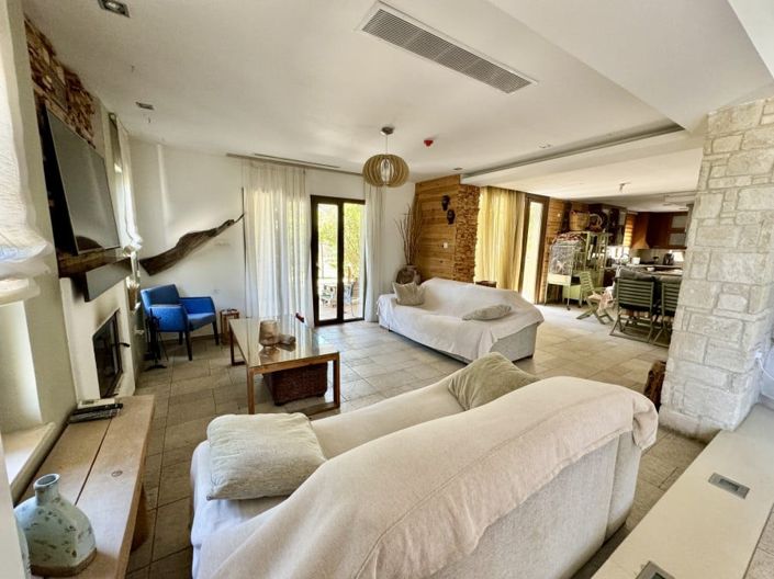 Image No.5-5 Bed House for sale