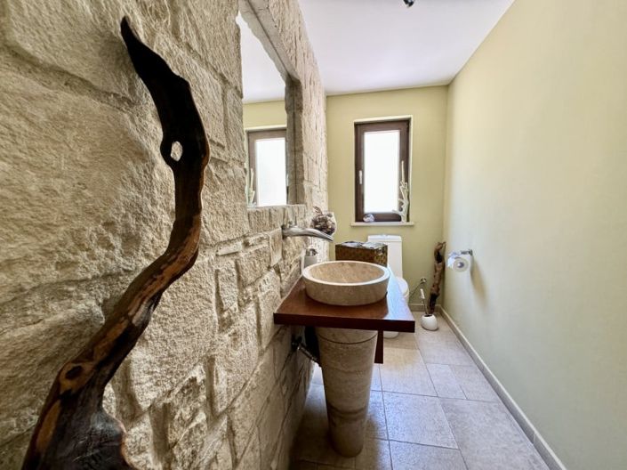 Image No.6-5 Bed House for sale