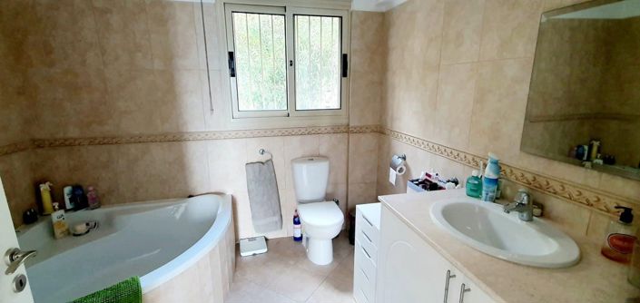 Image No.7-4 Bed House for sale