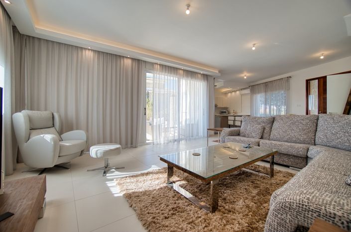 Image No.6-3 Bed House for sale