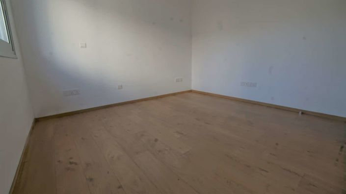 Image No.6-6 Bed House for sale