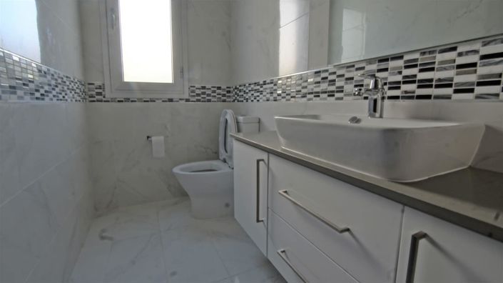 Image No.7-6 Bed House for sale