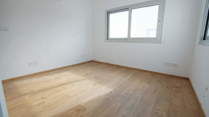 Image No.9-6 Bed House for sale